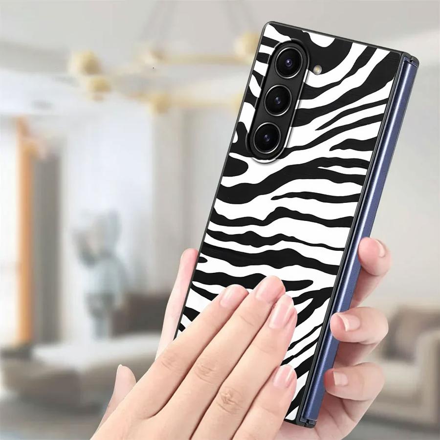 زيبرا مخطط عباد الشمس عودة غطا - مراجعة Phone Cases Z Fold 7 وسعره